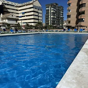 tico-con-piscina-privada-e-impresionantes-vistas-al-mar.1costadelsol.com/