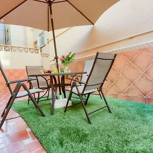 holidays2malaga-1-bedroom-apartment-with-sunny-patio.hotelsinnerja.org/